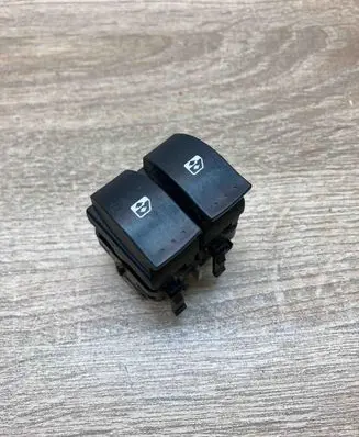 Renault Megane II Electric window control switch 315033A