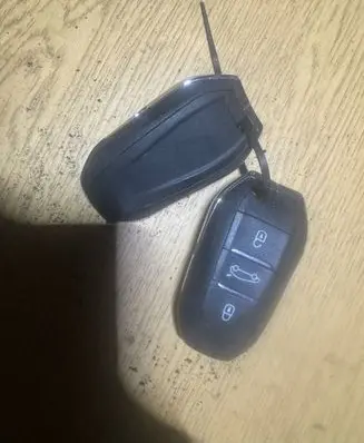 Peugeot 508 RXH Ignition key/card 