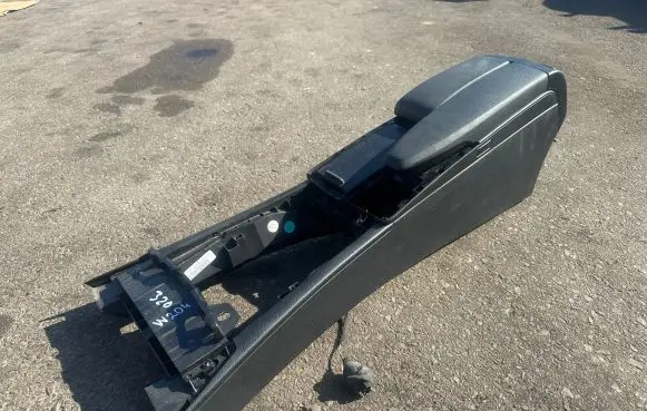 Mercedes-Benz C W204 Center console A2046800050 7283208918 DBBD340110