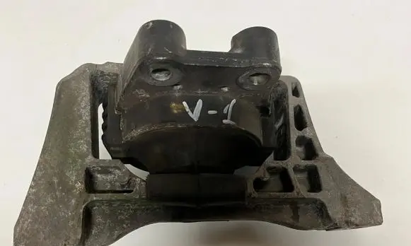 Volvo V50 Engine mount bracket 3M516F012SA