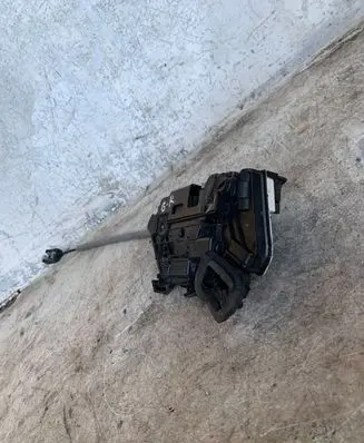 Seat Leon (5F) Rear door lock