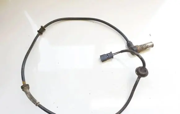Volkswagen PASSAT B5 ABS brake wheel speed sensor 8d0927807a