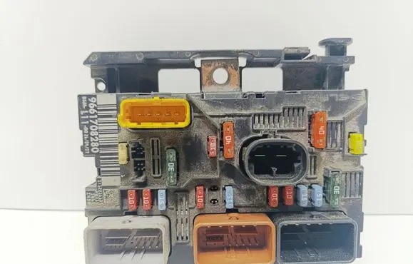 Peugeot 207 Fuse module 9661708280