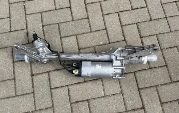 Land Rover Defender Steering rack M8E23200AD
