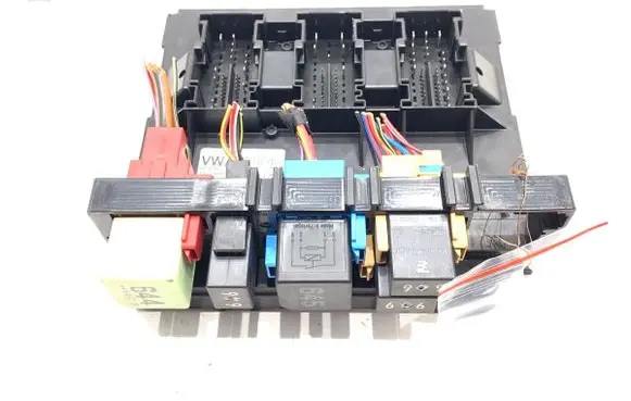 Volkswagen Golf VI Central body control module 5K0937086J
