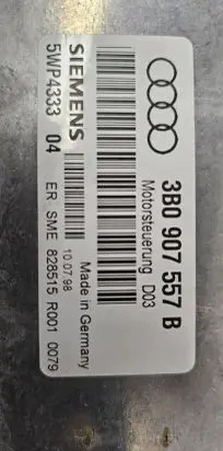 Audi A4 S4 B5 8D Engine control unit/module 3B0907557B 5WP433304
