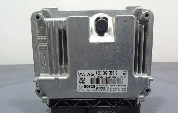 Nissan Atleon Engine control unit/module ECU 0261S21825