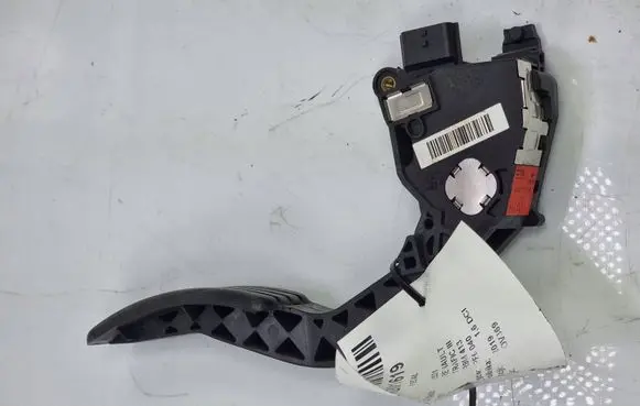 Renault Trafic III (X82) Accelerator throttle pedal 180027179