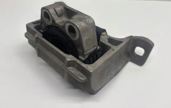Ford Focus Engine mount bracket 3M516F012BH 121670338 326821