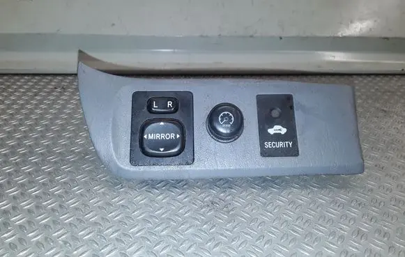 Toyota RAV 4 (XA20) Wing mirror switch