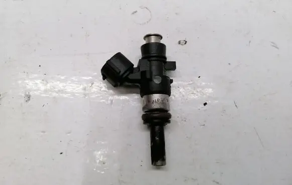 Skoda Octavia Mk3 (5E) Fuel injector 06L906031A