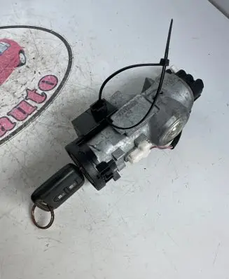 Nissan Qashqai Central locking switch button N052825
