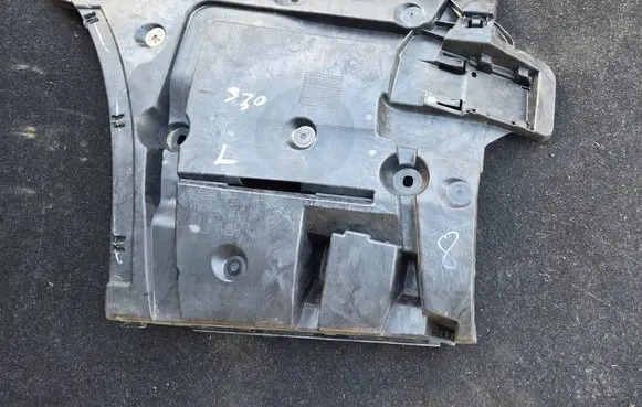 BMW 5 G30 G31 G38 Rear bumper mounting bracket 7387299 754011