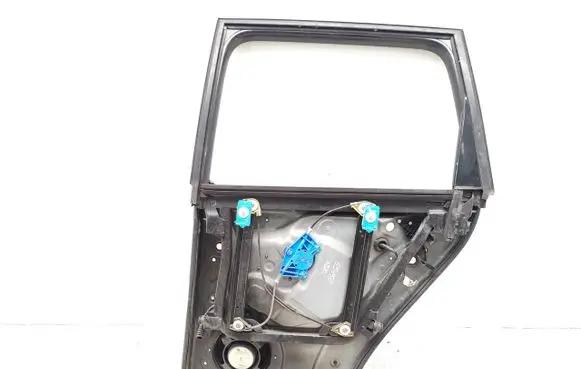 Volkswagen Touareg I Rear door window/glass frame 7L0959703C