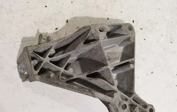 BMW 1 E81 E87 Engine mounting bracket 22116760309