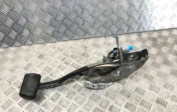 Toyota Prius (XW50) Brake pedal 8951047040