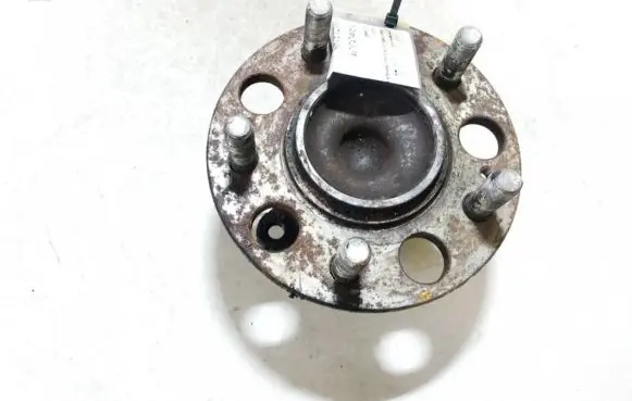 Rear wheel hub
