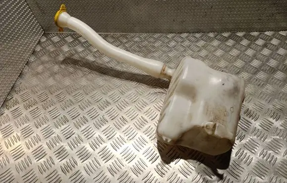 Windshield washer fluid reservoir/tank