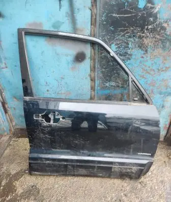 Mitsubishi Pajero Front door