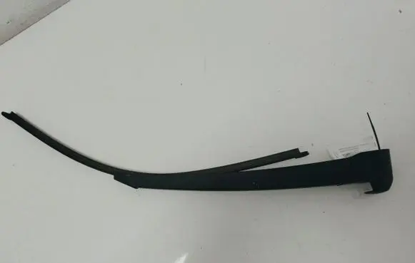 Rear wiper blade arm