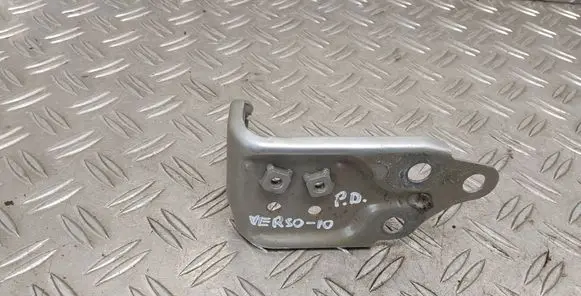 Toyota Verso Fender mounting bracket