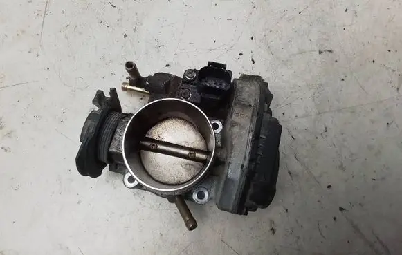 Volkswagen Golf IV Throttle valve 06A133064J