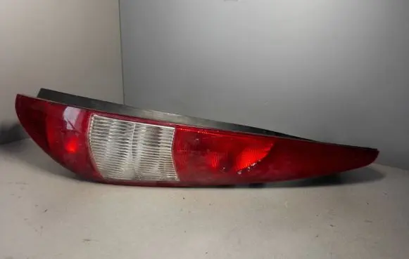 Ford Mondeo Mk III Rear/tail lights 1S7113404C
