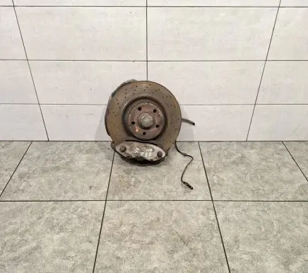 Front wheel hub