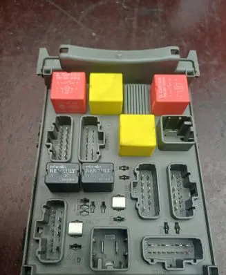Renault Espace IV Fuse module 518095500