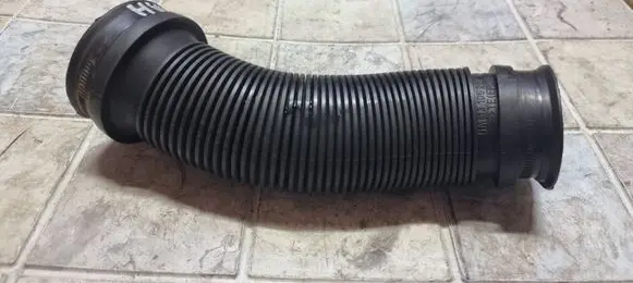 Opel Astra H Air intake duct part 13105267