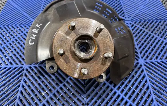 Toyota C-HR I Front wheel hub