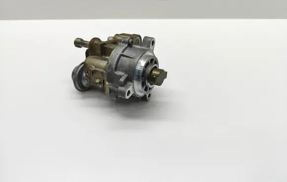 BMW 5 E60 E61 Fuel injection high pressure pump 7613933 761393304 061113