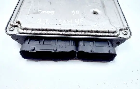 Toyota Yaris Engine control unit/module 0261208932 896610D270