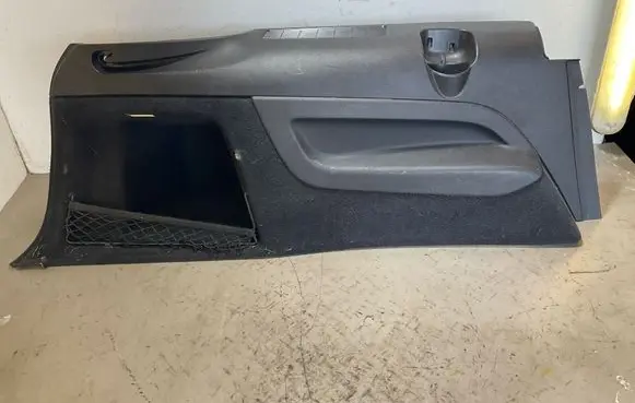 Audi Q7 4L Trunk/boot side trim panel 4L0863879
