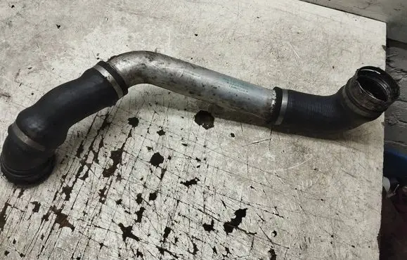 BMW 5 E60 E61 Intercooler hose/pipe 7793896