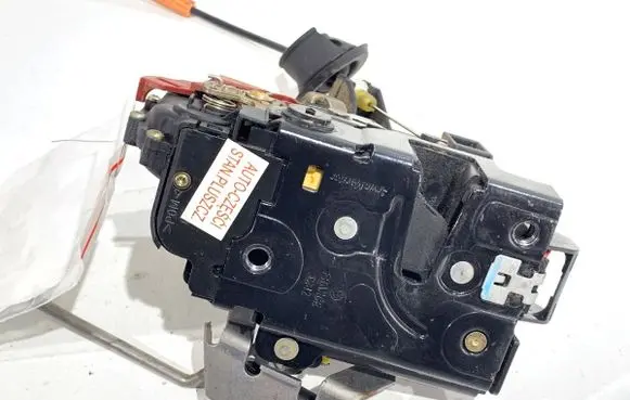 Audi A4 S4 B6 8E 8H Rear door lock 8E0839015