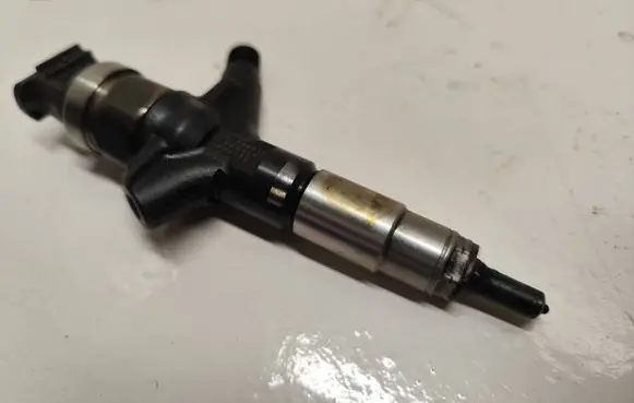 Fuel injector