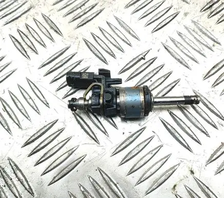 Volkswagen Golf VIII Fuel injector 05C906036 0261500443