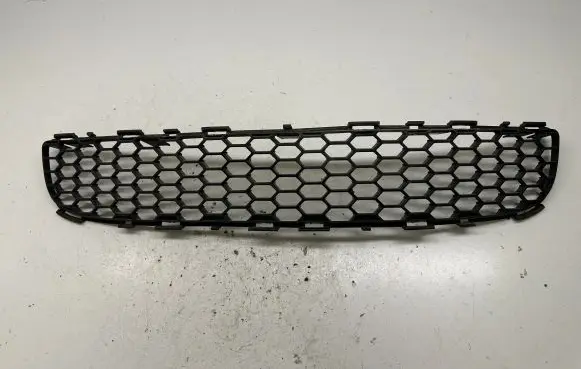 Toyota Corolla Verso AR10 Front bumper lower grill 531120F010