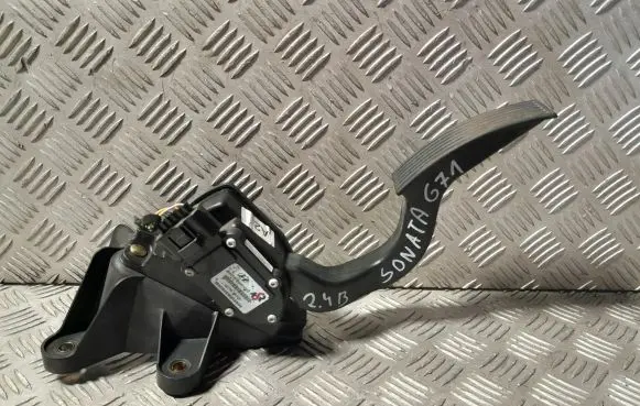 Hyundai Sonata Accelerator throttle pedal 327103K000