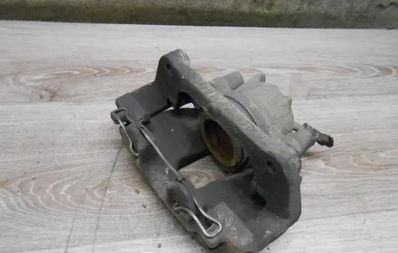 Volvo S60 Front brake caliper 9204723