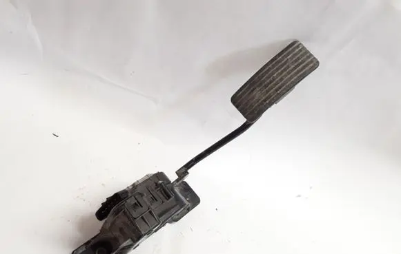 Mitsubishi Pajero Accelerator throttle pedal APM30017 72140168
