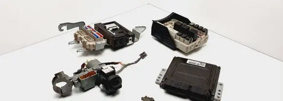 Infiniti FX Engine ECU kit and lock set MEC33811 28590C9968 284B1CG000