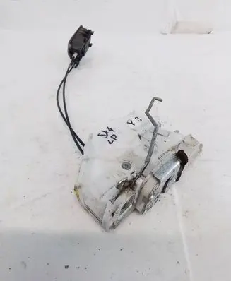 Suzuki SX4 Front door lock A7619