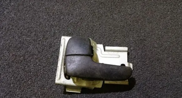 Mazda 323 F Front door interior handle mdh20i
