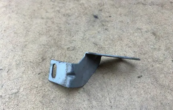 Front bumper mounting bracket