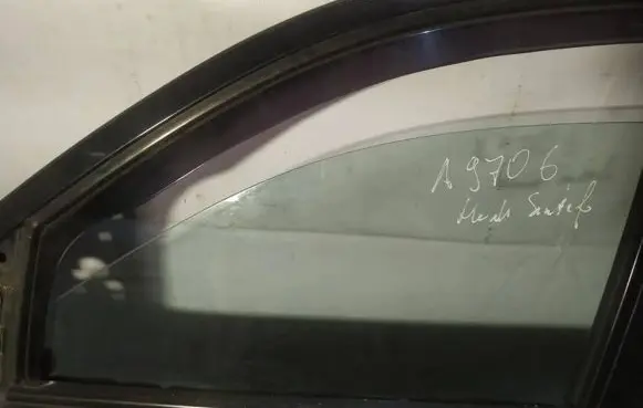 Hyundai Santa Fe Front door window glass four-door as2