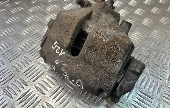 Volkswagen PASSAT B7 Front brake caliper