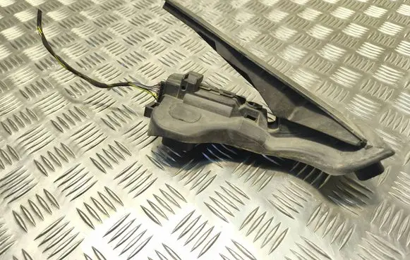 Volkswagen PASSAT B6 Accelerator throttle pedal 1K1721503L 6PV00860000