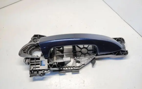 Volkswagen PASSAT B7 Front door exterior handle/bracket 3C0837885J
